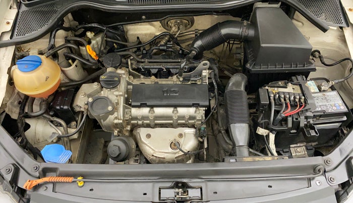 2014 Volkswagen Polo HIGHLINE1.2L, Petrol, Manual, 1,02,172 km, Open Bonet