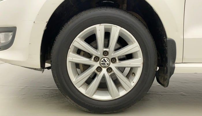 2014 Volkswagen Polo HIGHLINE1.2L, Petrol, Manual, 1,02,172 km, Left Front Wheel
