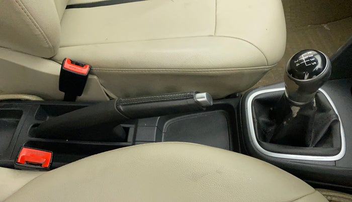 2014 Volkswagen Polo HIGHLINE1.2L, Petrol, Manual, 1,02,172 km, Gear Lever