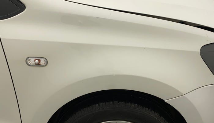 2014 Volkswagen Polo HIGHLINE1.2L, Petrol, Manual, 1,02,172 km, Right fender - Paint has minor damage