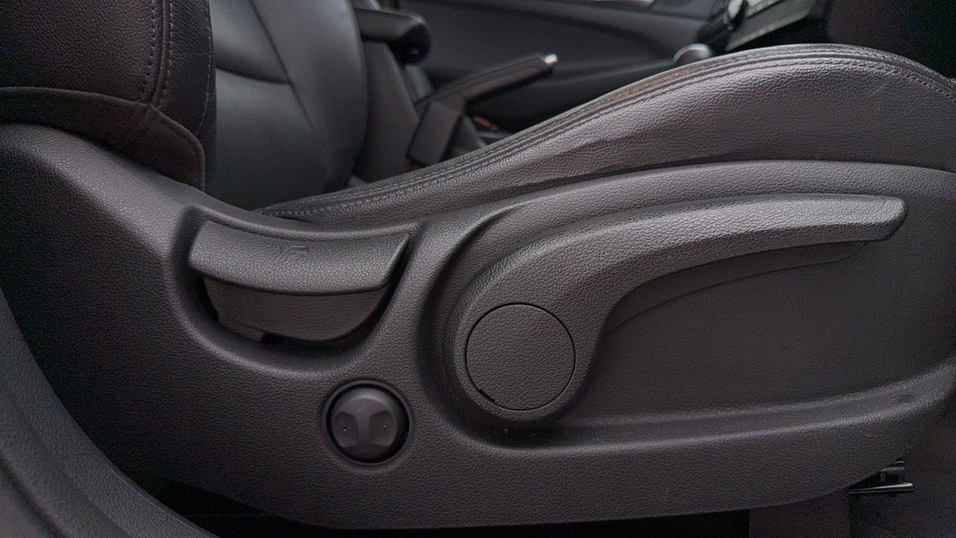 2018 Hyundai Tucson Active X (fwd), Automatic, 138926 km, Drivers Side Adjustment Panel