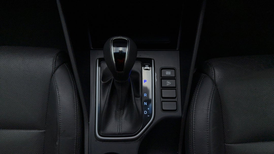 2018 Hyundai Tucson Active X (fwd), Automatic, 138926 km, Gear Lever 