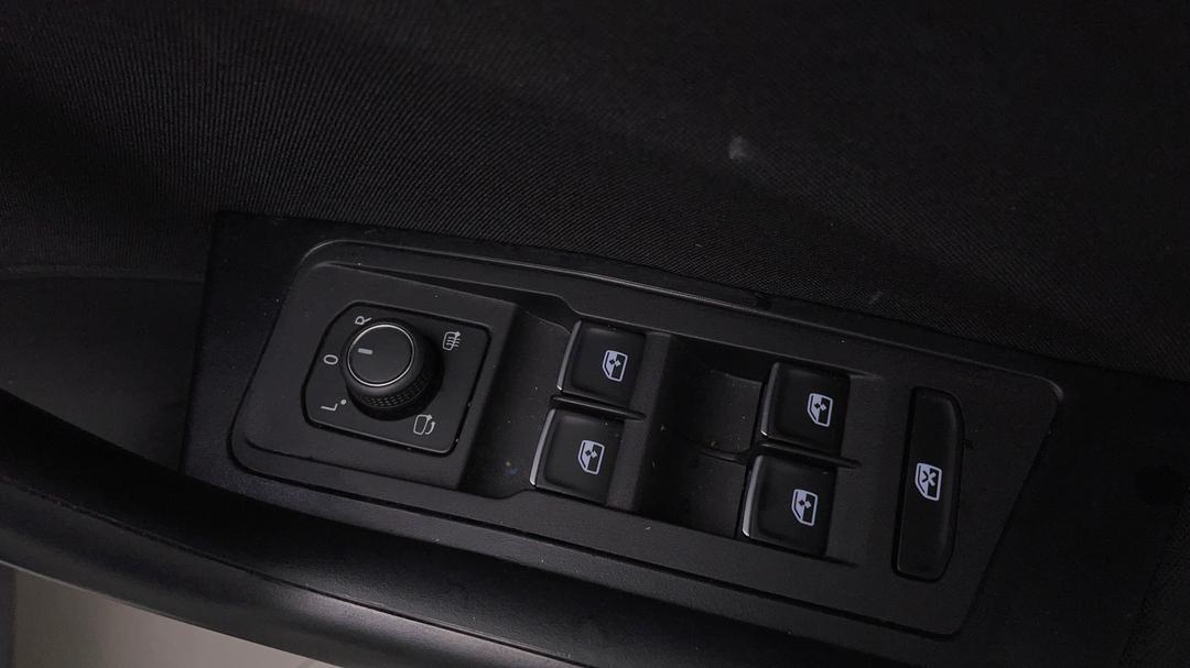 2020 Volkswagen T-roc 110tsi Style, Automatic, 43362 km, Drivers Side Door Panel Controls