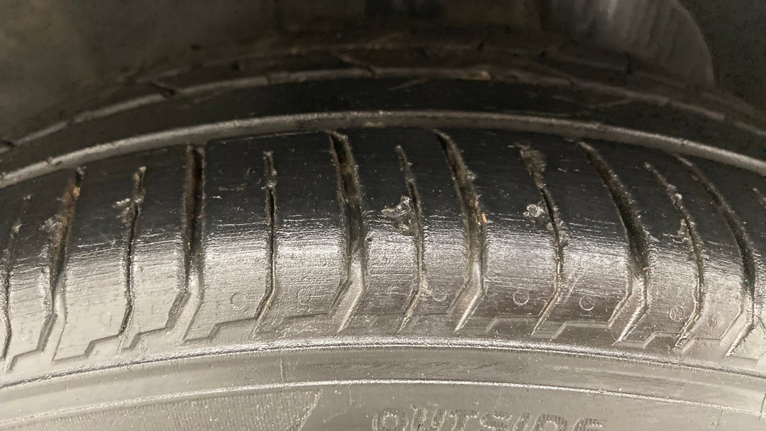 Right Front Tyre Tread