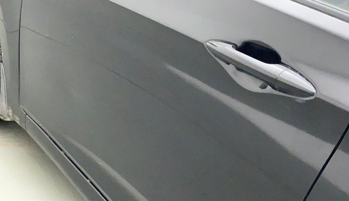 2016 Hyundai Verna 1.6 CRDI SX, Diesel, Manual, 54,525 km, Front passenger door - Minor scratches