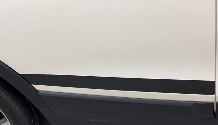2021 Mahindra XUV300 W8 (O) 1.2 PETROL AMT, Petrol, Automatic, 21,082 km, Right rear door - Graphic sticker