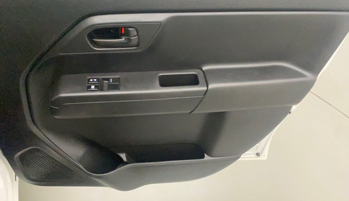 2023 Maruti New Wagon-R LXI 1.0, Petrol, Manual, 1,958 km, Driver Side Door Panels Control