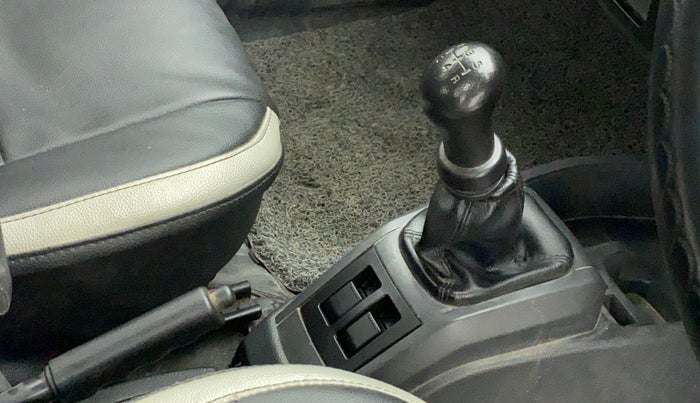 2016 Maruti Alto 800 LXI, Petrol, Manual, 67,999 km, Gear lever - Boot cover slightly torn
