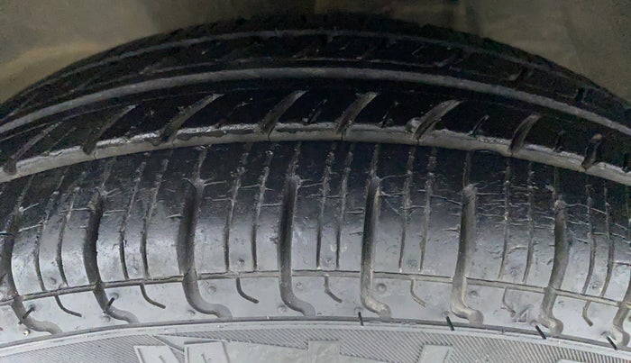 2015 Maruti Alto 800 LXI, Petrol, Manual, 3,309 km, Left Front Tyre Tread