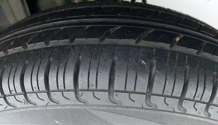 2015 Maruti Alto 800 LXI, Petrol, Manual, 3,309 km, Left Rear Tyre Tread