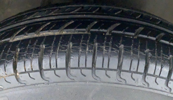 2015 Maruti Alto 800 LXI, Petrol, Manual, 3,309 km, Right Front Tyre Tread