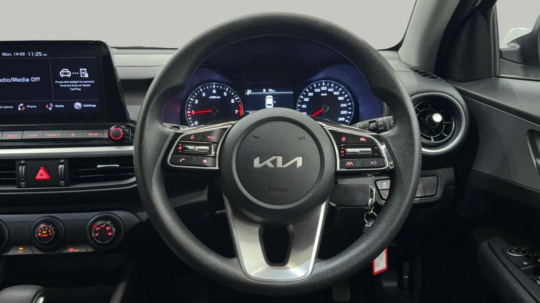 2024 Kia Cerato S, Automatic, 33235 km, Steering Wheel Close-up