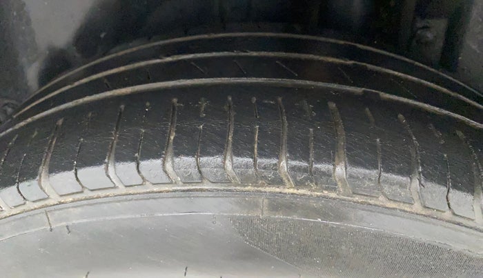2015 Maruti Swift ZXI, Petrol, Manual, 49,192 km, Left Rear Tyre Tread