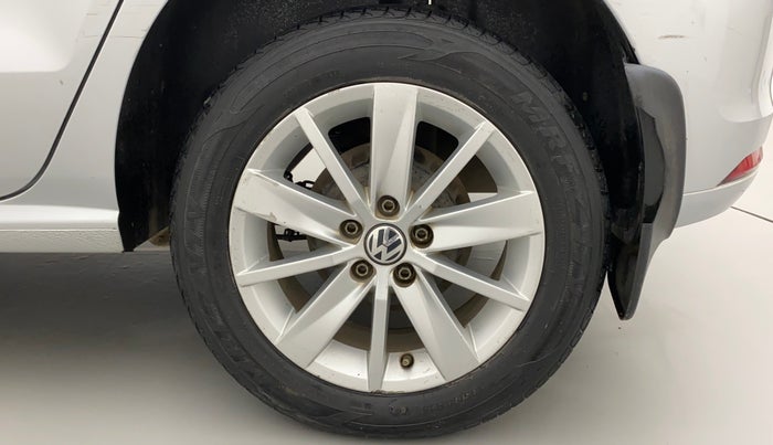 2014 Volkswagen Polo HIGHLINE1.2L, Petrol, Manual, 1,08,304 km, Left Rear Wheel