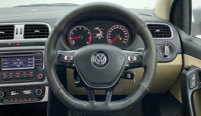 2014 Volkswagen Polo HIGHLINE1.2L, Petrol, Manual, 1,08,304 km, Steering Wheel Close Up