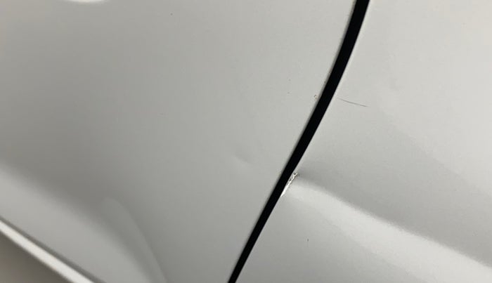 2014 Volkswagen Polo HIGHLINE1.2L, Petrol, Manual, 1,08,304 km, Rear left door - Slightly dented