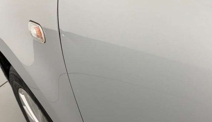 2014 Volkswagen Polo HIGHLINE1.2L, Petrol, Manual, 1,08,304 km, Front passenger door - Slightly dented