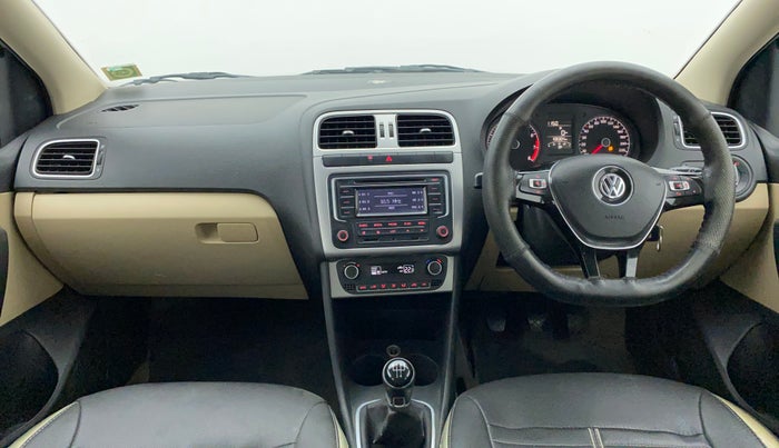2014 Volkswagen Polo HIGHLINE1.2L, Petrol, Manual, 1,08,304 km, Dashboard