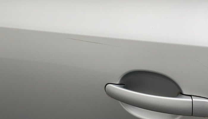2014 Volkswagen Polo HIGHLINE1.2L, Petrol, Manual, 1,08,304 km, Rear left door - Minor scratches