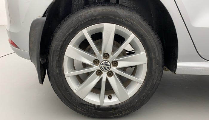 2014 Volkswagen Polo HIGHLINE1.2L, Petrol, Manual, 1,08,304 km, Right Rear Wheel
