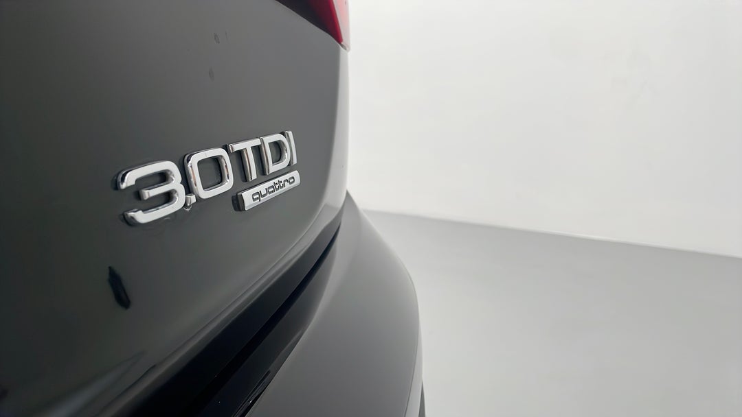 2014 Audi Q7 3.0 Tdi Quattro, Automatic, 114311 km, Badge (Boot Right Side)