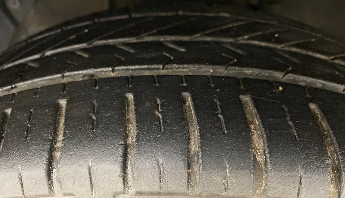 2017 Hyundai Xcent SX 1.2, Petrol, Manual, 14,602 km, Left Front Tyre Tread