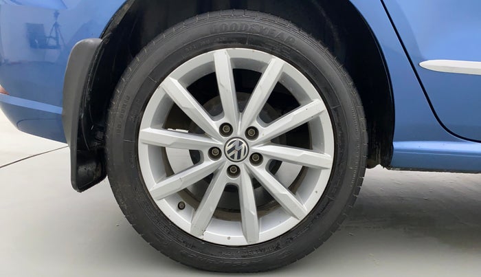 2017 Volkswagen Ameo HIGHLINE 1.2, Petrol, Manual, 30,407 km, Right Rear Wheel