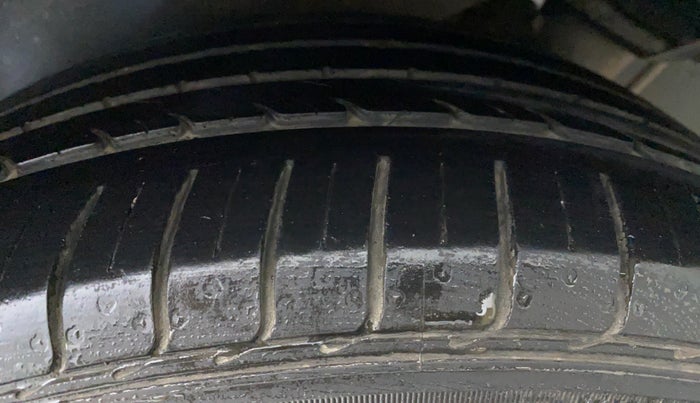 2017 Volkswagen Ameo HIGHLINE 1.2, Petrol, Manual, 30,407 km, Left Rear Tyre Tread