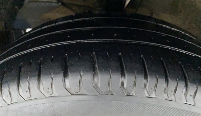 2019 Maruti XL6 ALPHA SHVS  MT, Petrol, Manual, 23,118 km, Left Front Tyre Tread