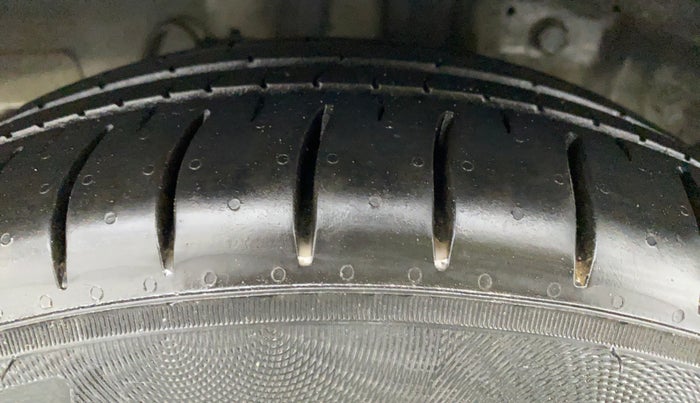 2014 Hyundai Eon MAGNA +, Petrol, Manual, 65,984 km, Right Rear Tyre Tread