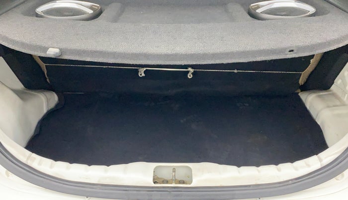 2014 Hyundai Eon MAGNA +, Petrol, Manual, 65,984 km, Boot Inside