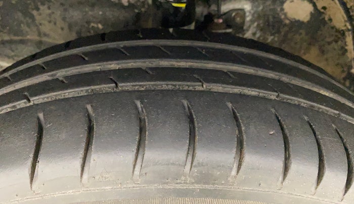 2013 Maruti Wagon R 1.0 VXI, Petrol, Manual, 66,691 km, Left Front Tyre Tread