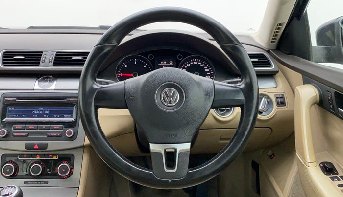 2012 Volkswagen Passat TRENDLINE MT, Diesel, Manual, 94,144 km, Steering Wheel Close Up
