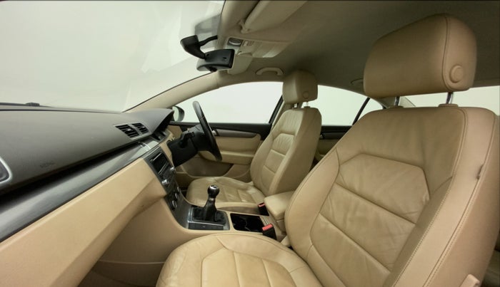 2012 Volkswagen Passat TRENDLINE MT, Diesel, Manual, 94,144 km, Right Side Front Door Cabin