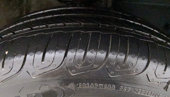 2016 Mahindra Kuv100 K8 6 STR, Petrol, Manual, 45,065 km, Right Front Tyre Tread