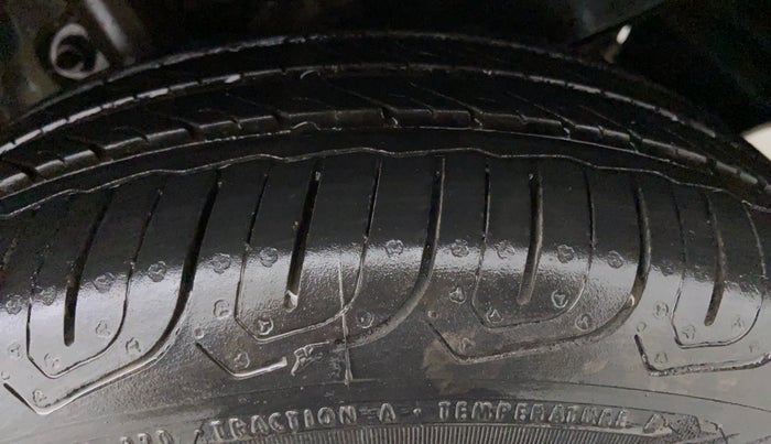 2016 Mahindra Kuv100 K8 6 STR, Petrol, Manual, 45,065 km, Left Front Tyre Tread