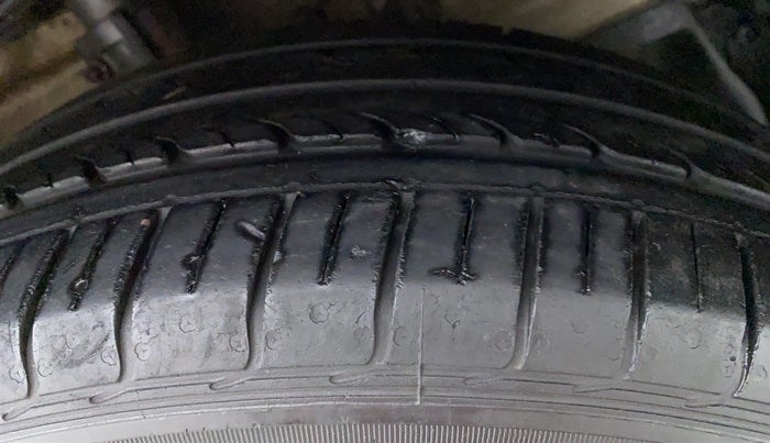 2016 Maruti Ciaz VXI OPT, Petrol, Manual, 32,941 km, Left Rear Tyre Tread