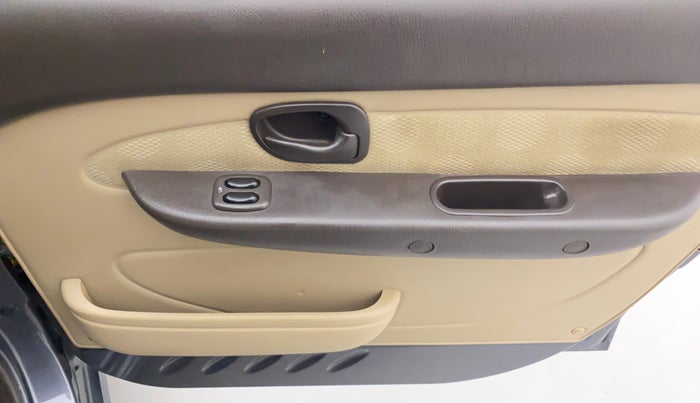 2014 Hyundai Santro Xing GLS, Petrol, Manual, 44,196 km, Driver Side Door Panels Control