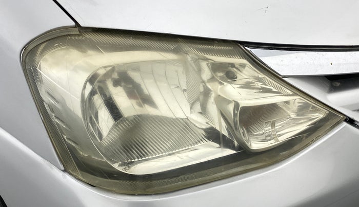 2011 Toyota Etios G, CNG, Manual, 73,470 km, Right headlight - Faded