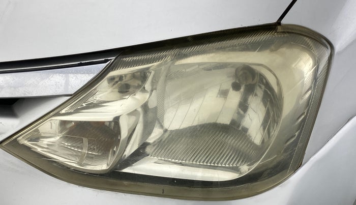 2011 Toyota Etios G, CNG, Manual, 73,470 km, Left headlight - Faded