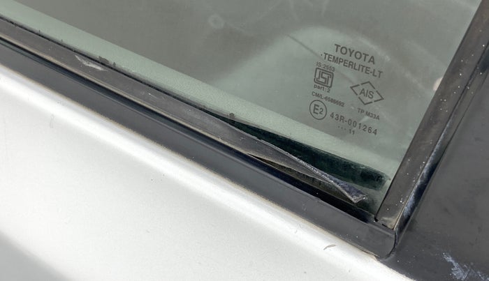 2011 Toyota Etios G, CNG, Manual, 73,470 km, Front passenger door - Weather strip has minor damage