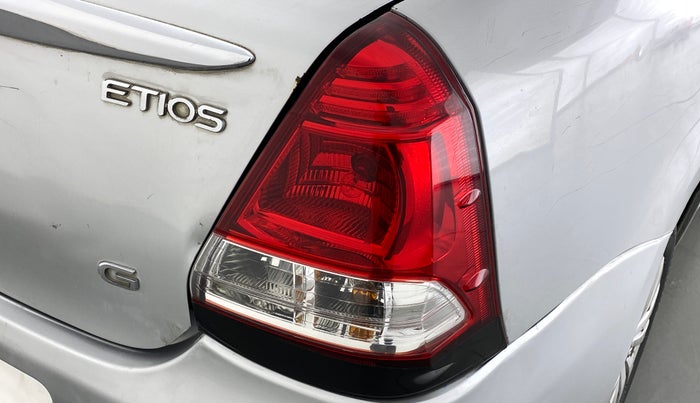 2011 Toyota Etios G, CNG, Manual, 73,470 km, Right tail light - Minor damage