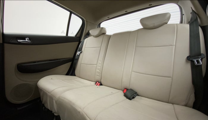 2013 Hyundai i20 SPORTZ 1.2, Petrol, Manual, 53,373 km, Right Side Rear Door Cabin