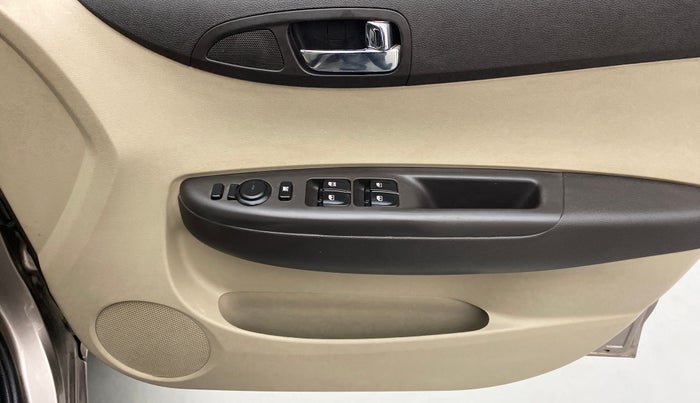 2013 Hyundai i20 SPORTZ 1.2, Petrol, Manual, 53,373 km, Driver Side Door Panels Control
