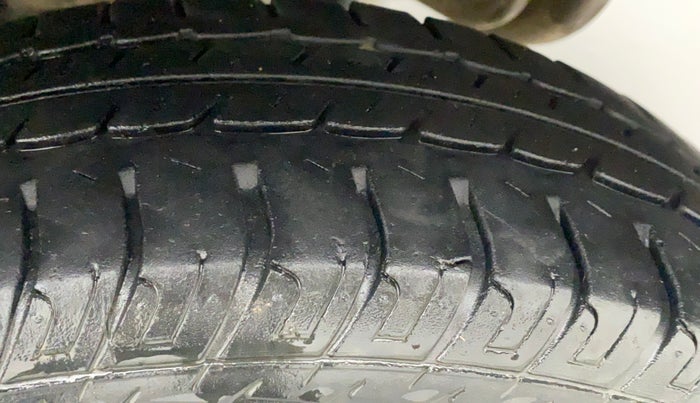 2017 Datsun Go ANNIVERSARY EDITION, Petrol, Manual, 32,611 km, Left Rear Tyre Tread