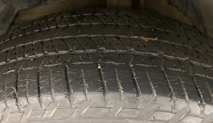 2016 Mahindra XUV500 W10, Diesel, Manual, 62,946 km, Left Front Tyre Tread