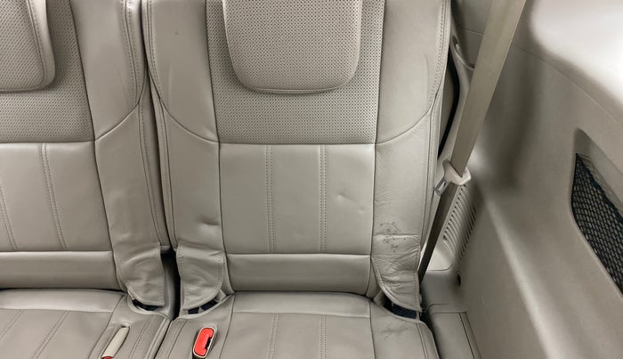 2016 Mahindra XUV500 W10, Diesel, Manual, 62,946 km, Third-row left seat - Cover slightly stained
