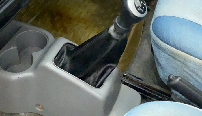 2011 Maruti Alto K10 LXI, Petrol, Manual, 32,803 km, Gear lever - Boot cover slightly torn