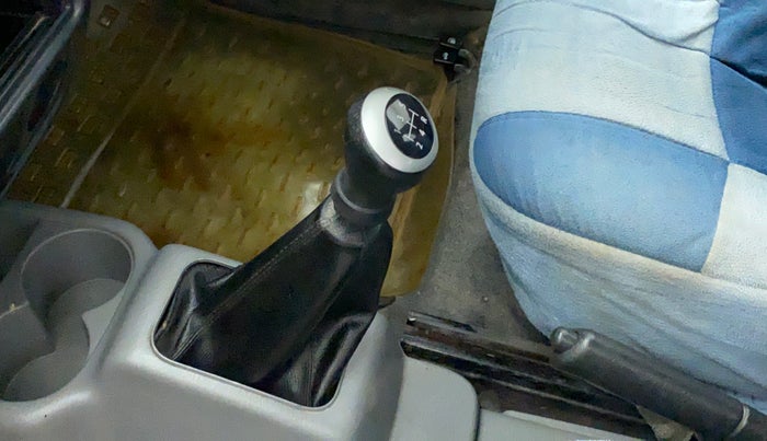 2011 Maruti Alto K10 LXI, Petrol, Manual, 32,803 km, Gear lever - Knob cover torn