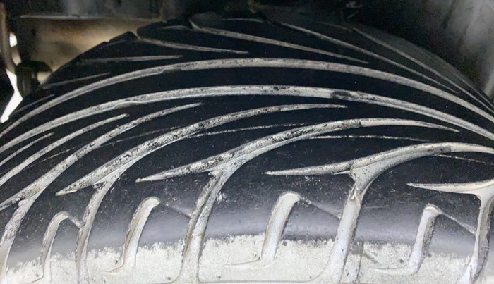 2015 Maruti Swift VDI, Diesel, Manual, 31,994 km, Right Rear Tyre Tread